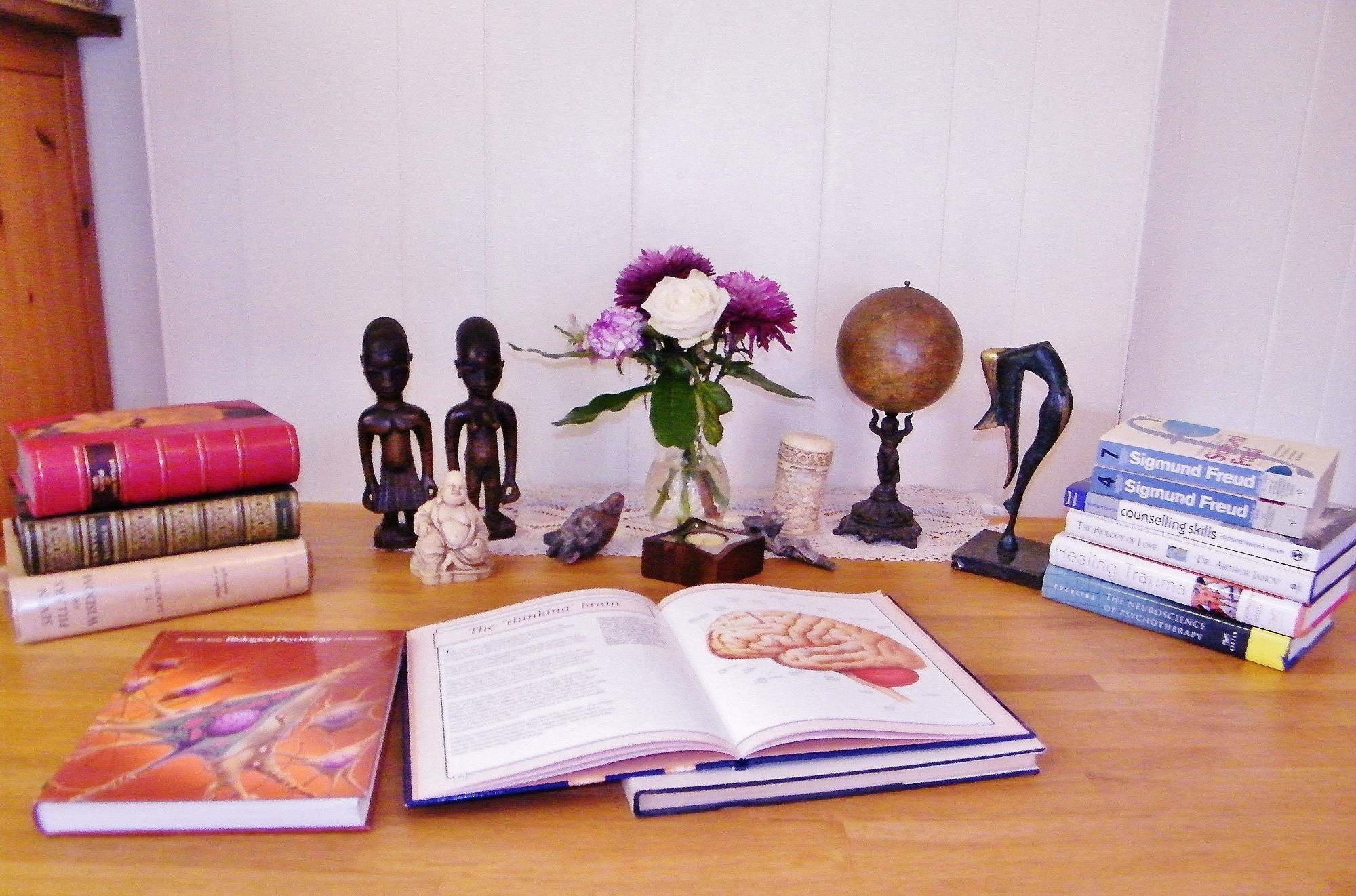 Little statues and books